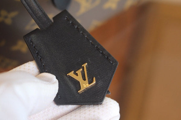 LV VANITY PM 19 MONOGRAM CANVAS