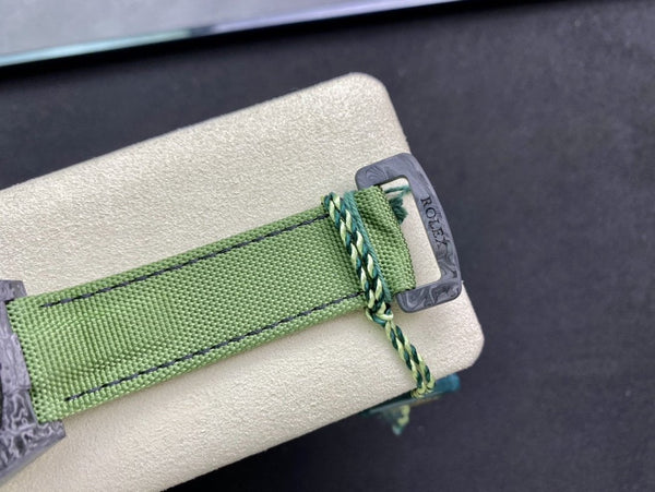 GMT - MASTER II CARBON CASE KHAKI DIAL