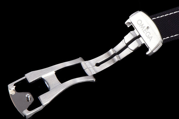 SPEEDMASTER MOONWATCH SNOOPY BLACK BEZEL TEXTILE