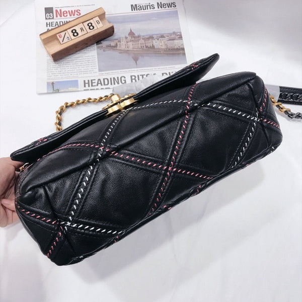 19 FLAP BAG 30CM BLACK QUILTED