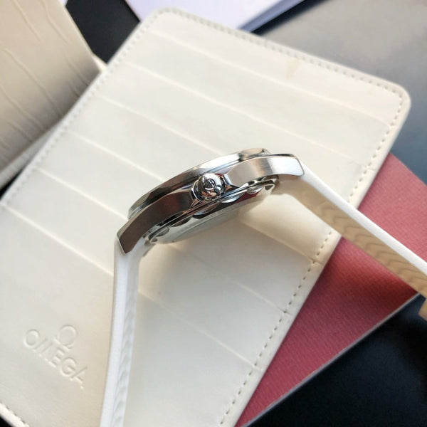 SEAMASTER DIVER 300M CO-AXIAL 42MM 007 WHITE RUBBER