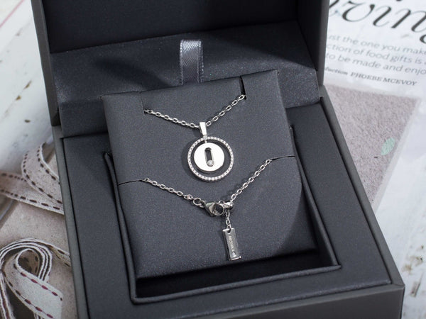 LUCKY MOVE SILVER NECKLACE