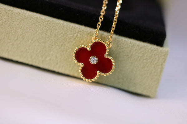 CLOVER NECKLACE GOLD DIAMOND CARNELIAN