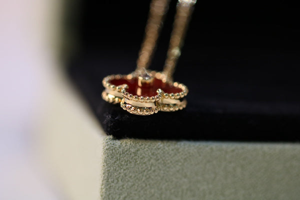 CLOVER NECKLACE GOLD DIAMOND CARNELIAN