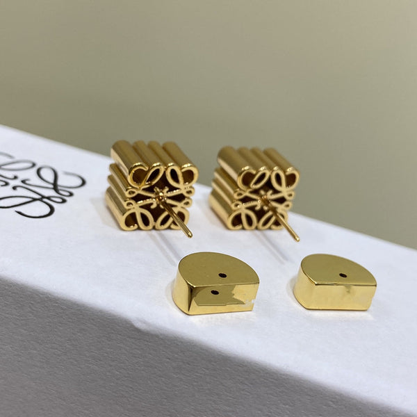 ANAGRAM STUD EARRINGS GOLD