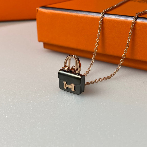 COLLANA IN ORO ROSA CONSTANCE BLACK PEDANT