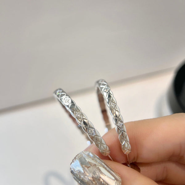 ORECCHINI A CERCHIO CON DIAMANTI CRUSH