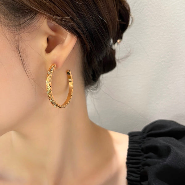 ORECCHINI A CERCHIO CON DIAMANTI CRUSH