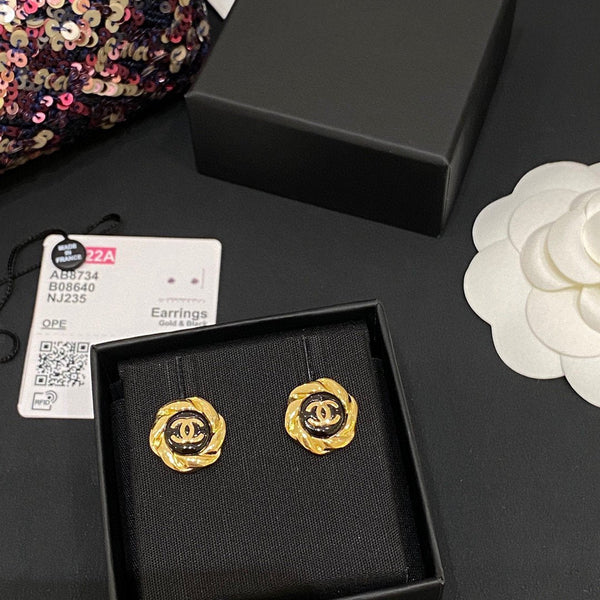 DOUBLE C MEDIUM STUD GOLD BLACK EARRINGS