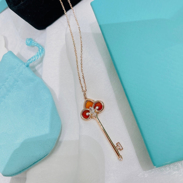 COLLANA IN ORO ROSA CON DIAMANTI E CORNIOLA FLEUR DE LIS
