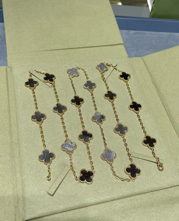 COLLANA IN ORO ROSA CON MOTIVO CLOVER 20 GRIGIO MOP