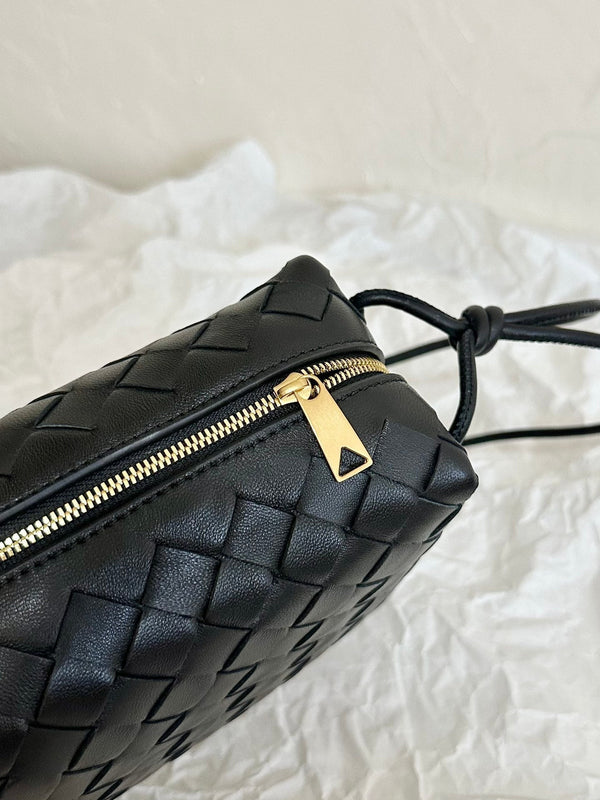 BV LOOP SMALL 23CM PELLE DI VITELLO NERA