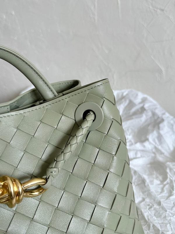 BV SMALL ANDIAMO 25CM PELLE DI AGNELLO VERDE CHIARO