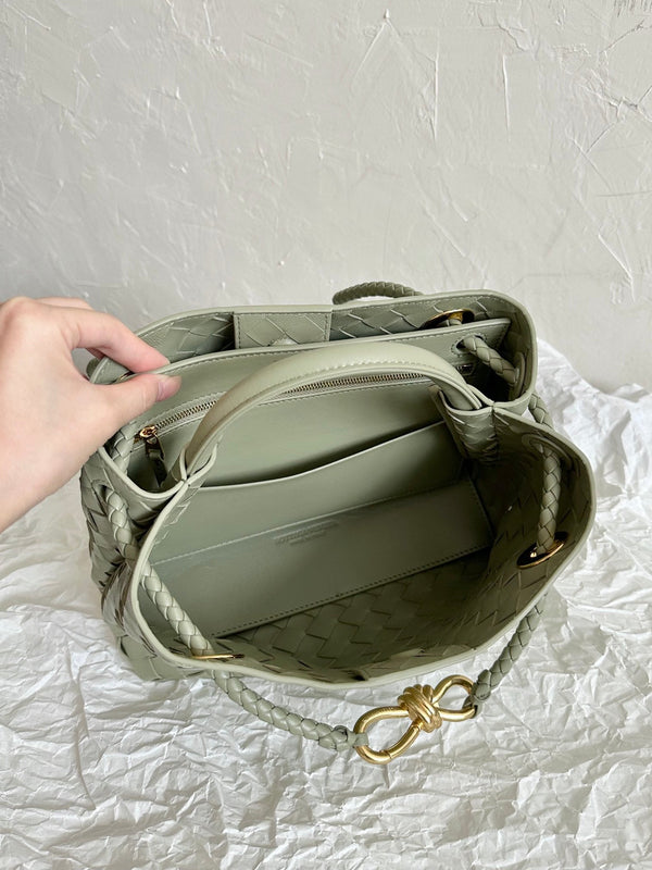 BV SMALL ANDIAMO 25CM PELLE DI AGNELLO VERDE CHIARO