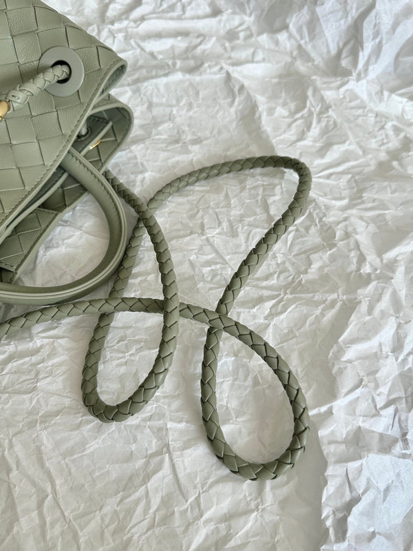 BV SMALL ANDIAMO 25CM PELLE DI AGNELLO VERDE CHIARO