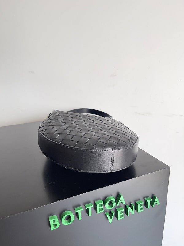 BV SMALL DROP 32CM PELLE DI AGNELLO NERA