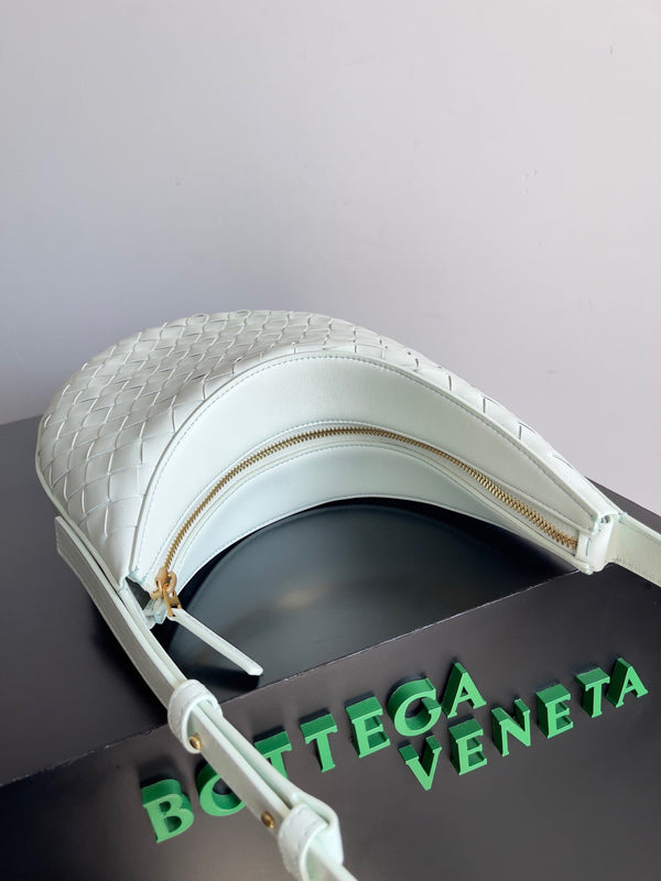 BV SMALL DROP 32CM PELLE DI AGNELLO AZZURRA CHIARA