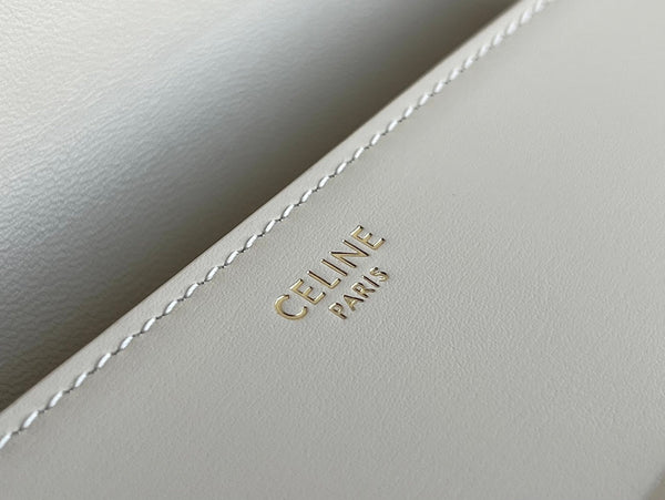 CLASSIC TRIOMPHE 20 CREAM CALFSKIN GOLD HARDWARE