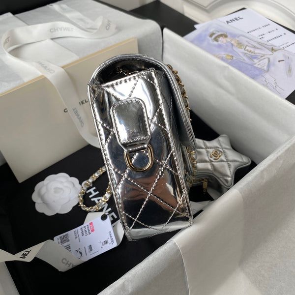 FLAP BAG MEDIUM 24CM SILVER METALIC CALFSKIN