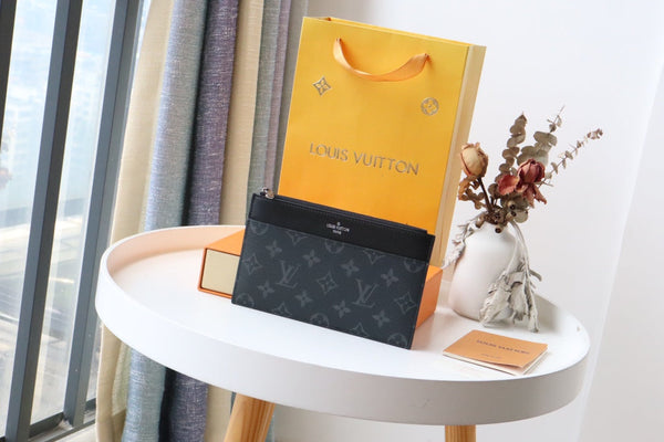 BORSA SLIM LV IN TELA MONOGRAMMA BLU 20 CM