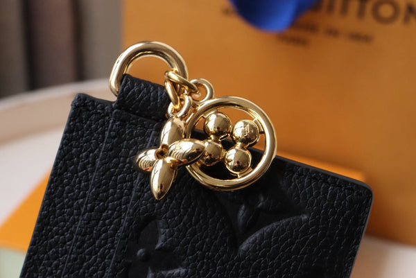 PORTA CARTE CON CIONDOLO IN TELA MONOGRAMMA NERA