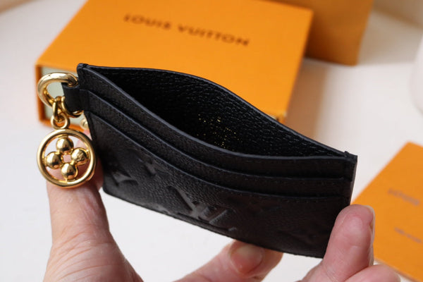 PORTA CARTE CON CIONDOLO IN TELA MONOGRAMMA NERA