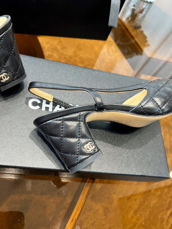 slingback in pelle di vitello trapuntata nera