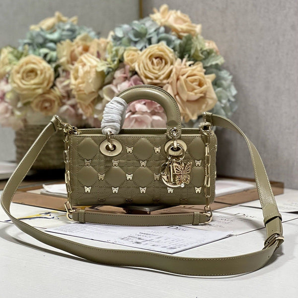 SMALL LADY D-JOY 22 BUTTERFLY STUD PELLE DI AGNELLO OLIVA
