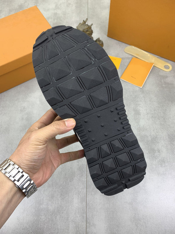 LV MONOGRAM SNEAKER BLACK