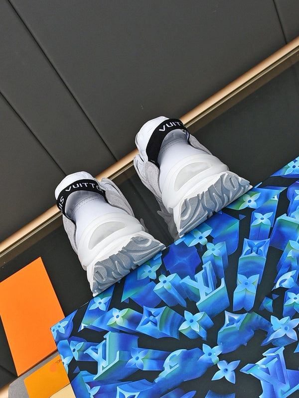 LV RUN SNEAKER WHITE GREY