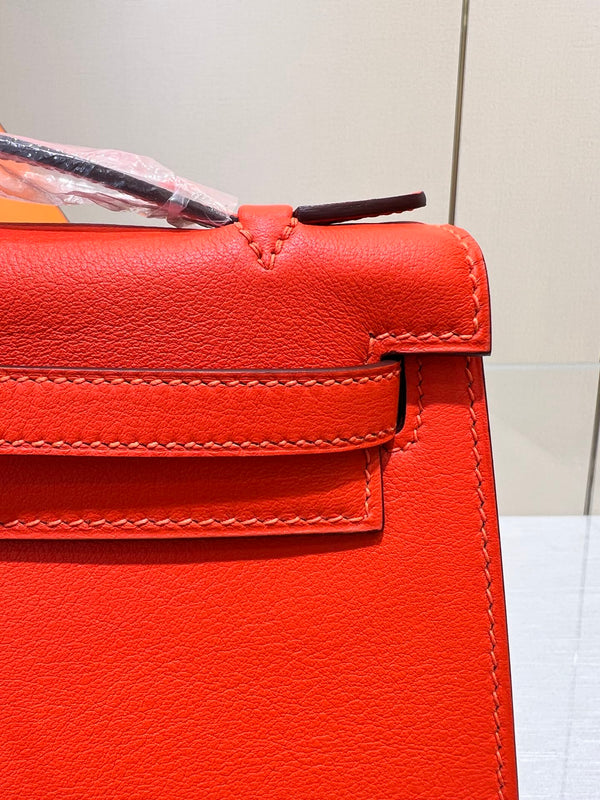 HM KELLY POCHETTE 22CM RED SWIFT GOLD HARDWARE