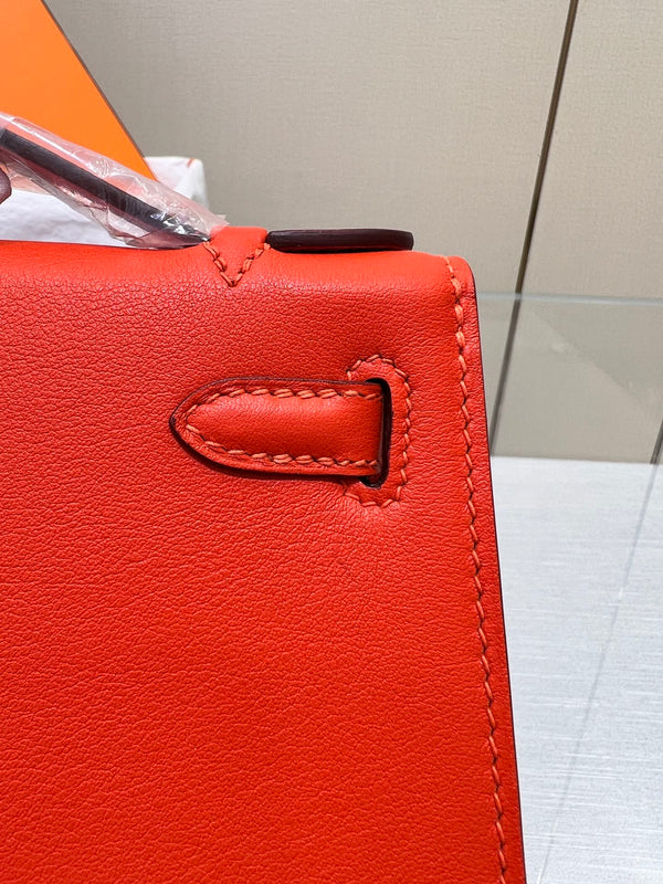 HM KELLY POCHETTE 22CM RED SWIFT SILVER HARDWARE