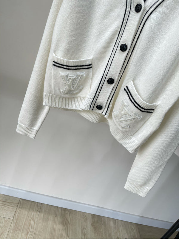 LV Pocket Patch Letter V-neck Cardigan in White Wool and Cashmere 285515