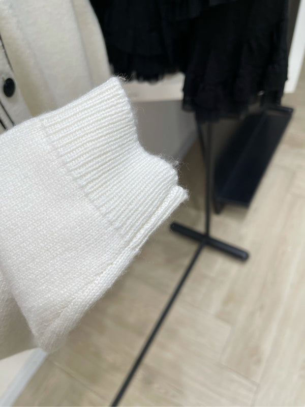 LV Pocket Patch Letter V-neck Cardigan in White Wool and Cashmere 285515