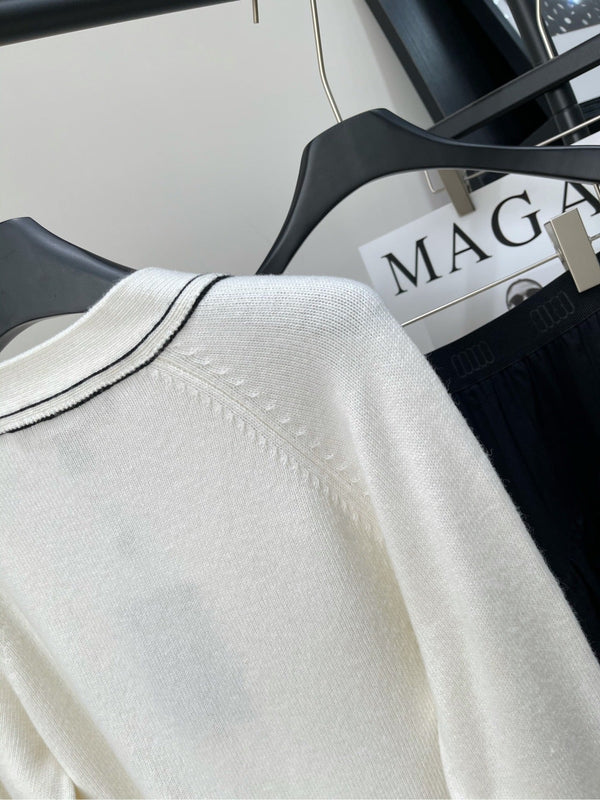 LV Pocket Patch Letter V-neck Cardigan in White Wool and Cashmere 285515