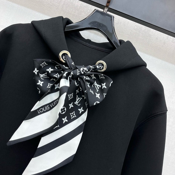 LV25 Silk Scarf Hooded Jacket Black Cotton 290214