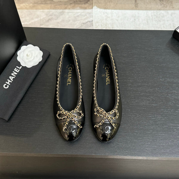 CC 25B ballet flat black patent calfskin leather chain