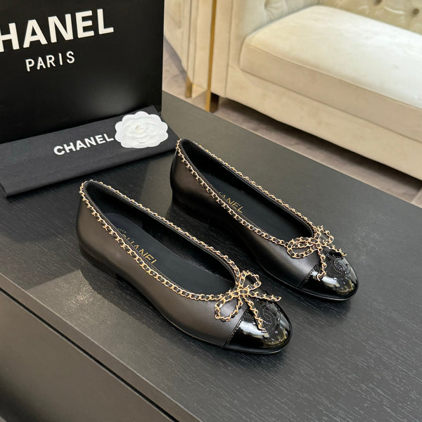 CC 25B ballet flat black patent calfskin leather chain