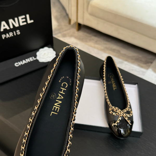 CC 25B ballet flat black patent calfskin leather chain