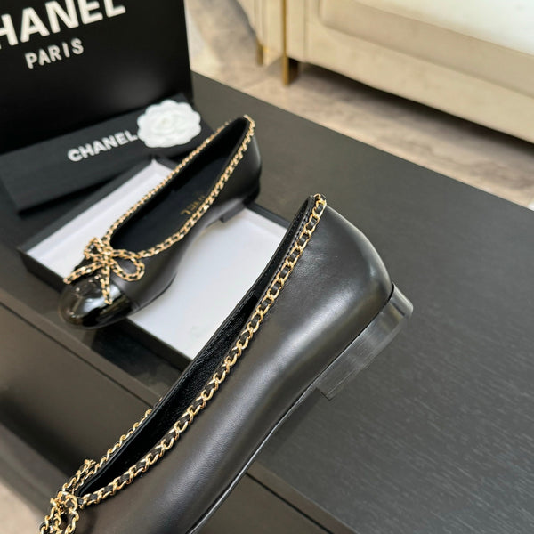 CC 25B ballet flat black patent calfskin leather chain