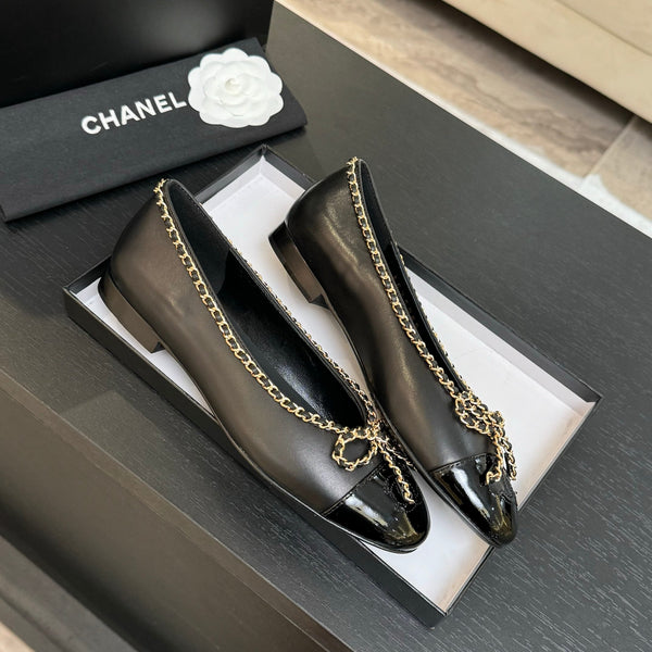 CC 25B ballet flat black patent calfskin leather chain
