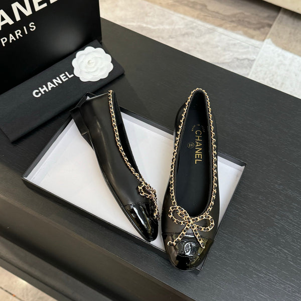 CC 25B ballet flat black patent calfskin leather chain