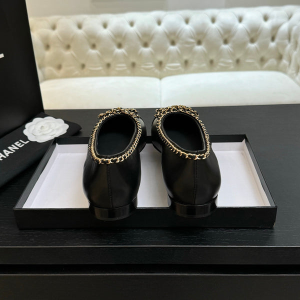 CC 25B ballet flat black patent calfskin leather chain