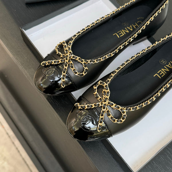CC 25B ballet flat black patent calfskin leather chain