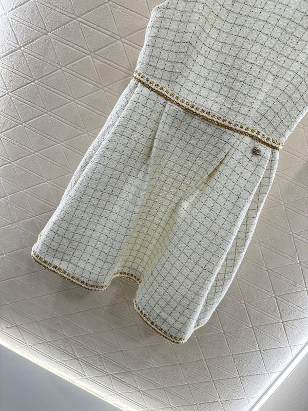 GILET AVEC BORDURE TRESSÉE ET JUPE DE STYLE CHANEL 287