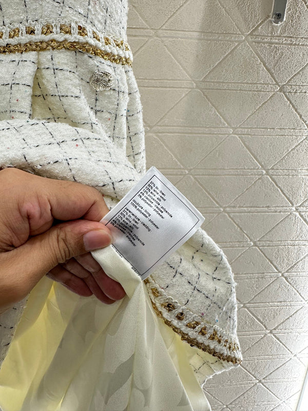 GILET AVEC BORDURE TRESSÉE ET JUPE DE STYLE CHANEL 287