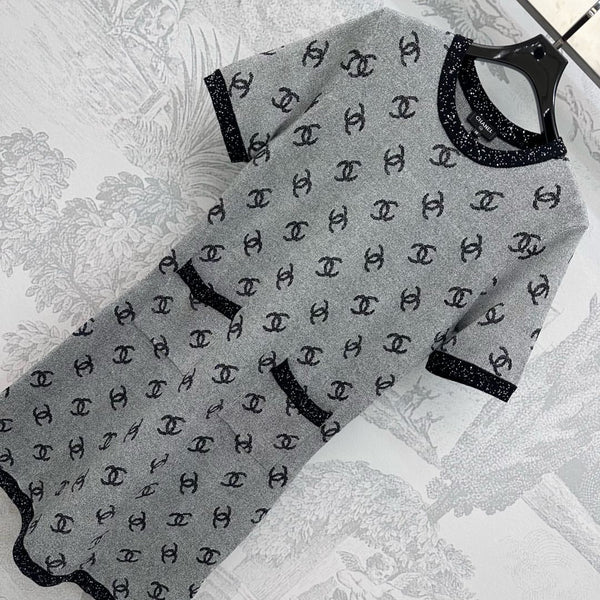 ROBE COURTE MANCHES COURTES EN TRICOT PAILLETTES CHANEL STYLE 275