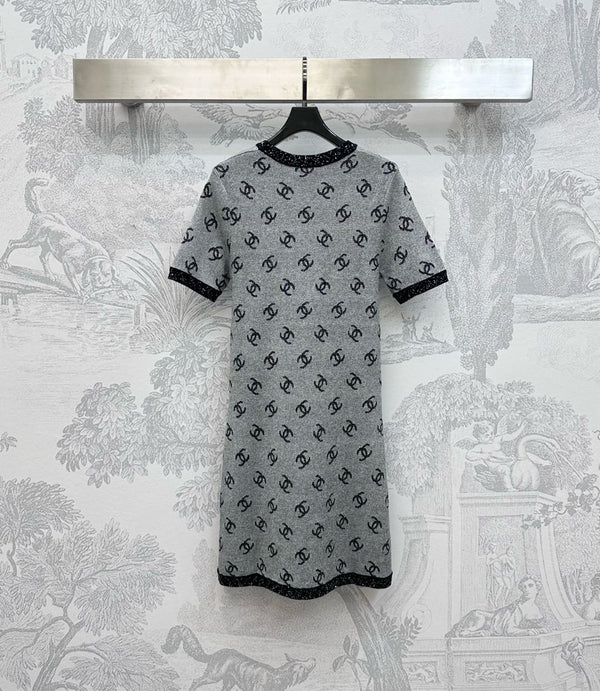 ROBE COURTE MANCHES COURTES EN TRICOT PAILLETTES CHANEL STYLE 275