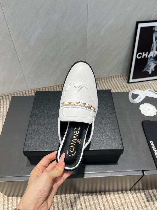 CC 25S Round Toe Chain Loafer Half Slippers in White Cowhide 442535