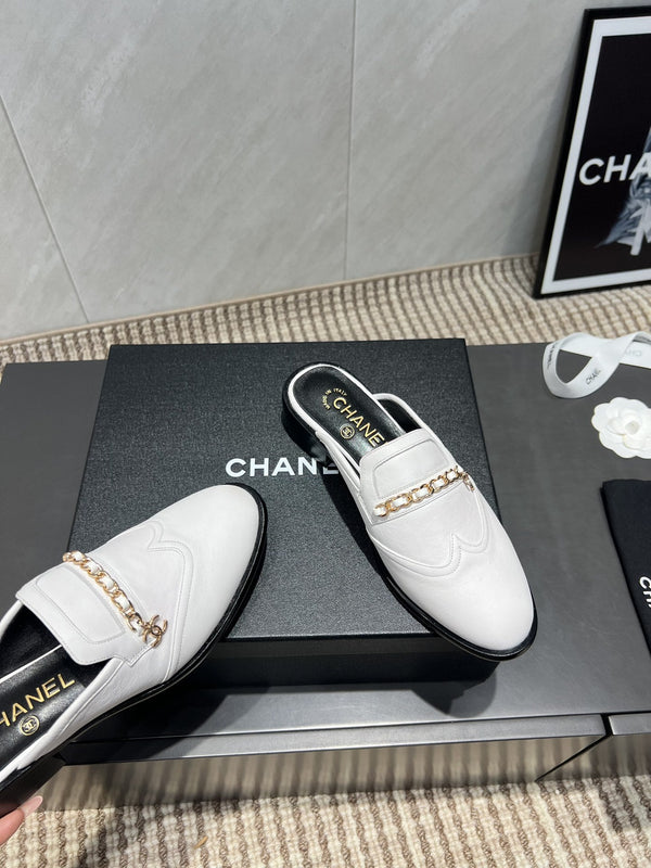 CC 25S Round Toe Chain Loafer Half Slippers in White Cowhide 442535